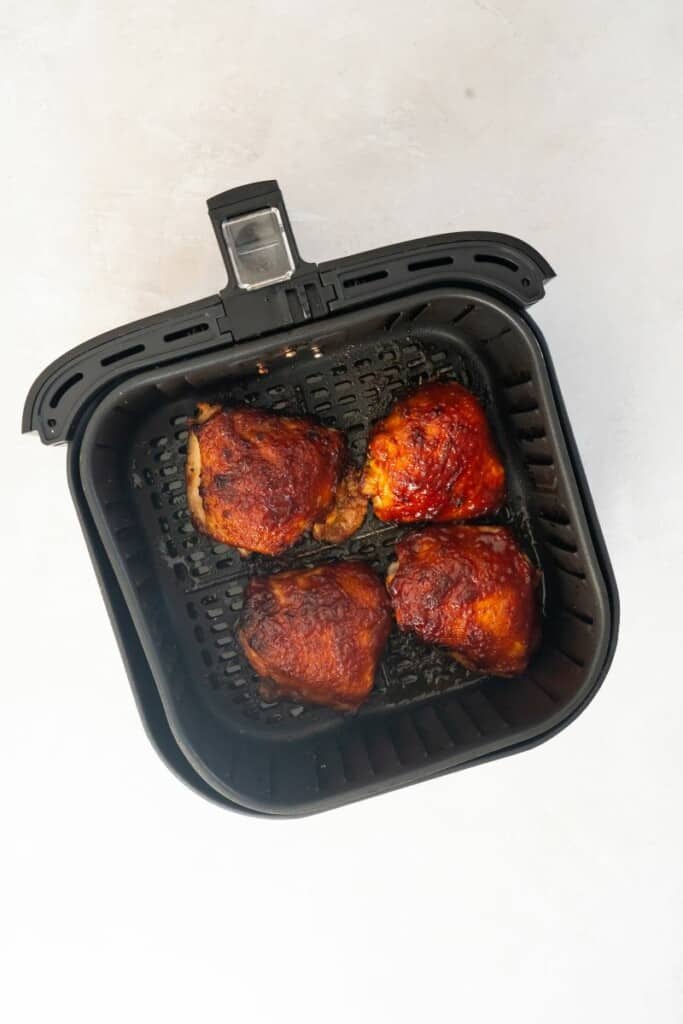 air fried chicken thighs in air fryer basket