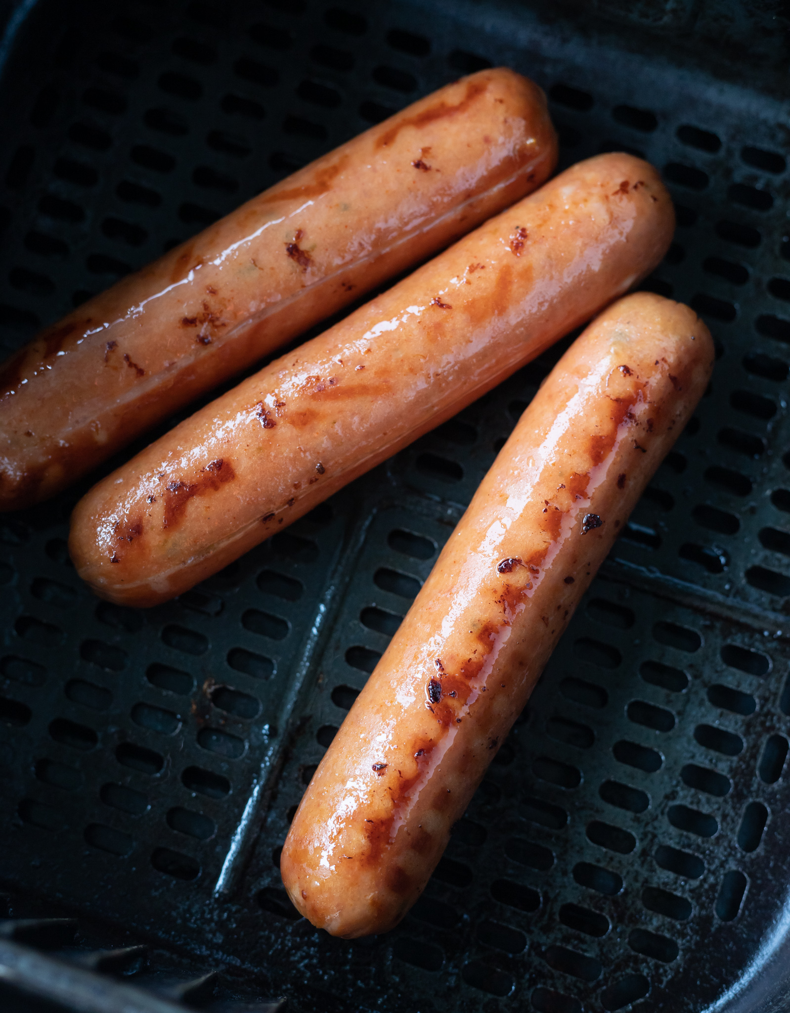 hot dogs in air fryer basket