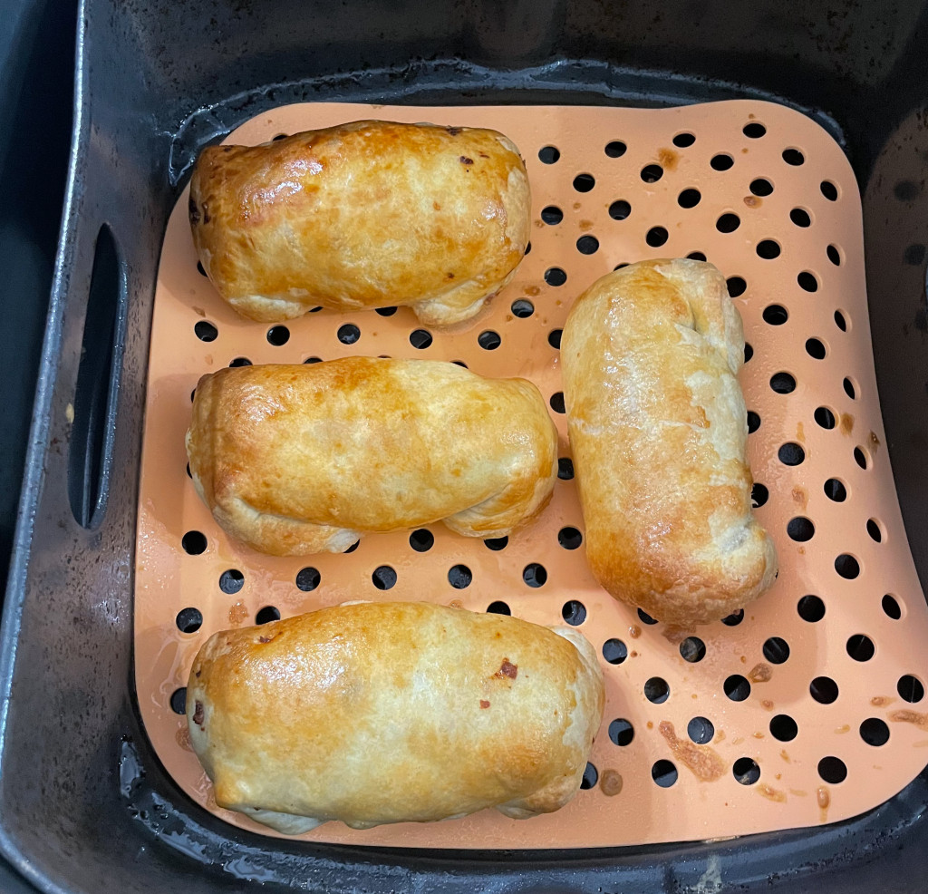 air fryer sausage rolls