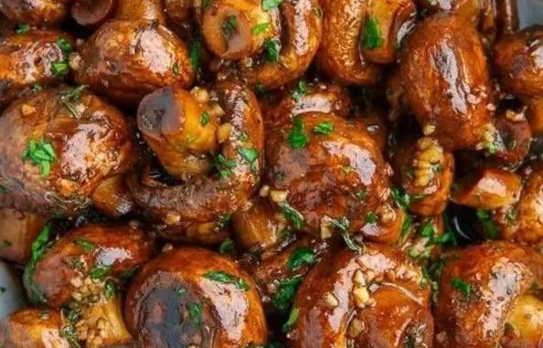 Balsamic Soy Roasted Garlic Mushrooms s air fryer Balsamic Roasted Garlic Mushrooms